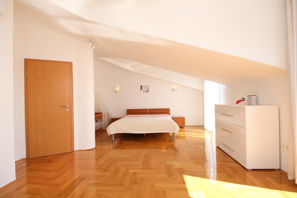 Apartman Dominik Трогир Екстериор снимка