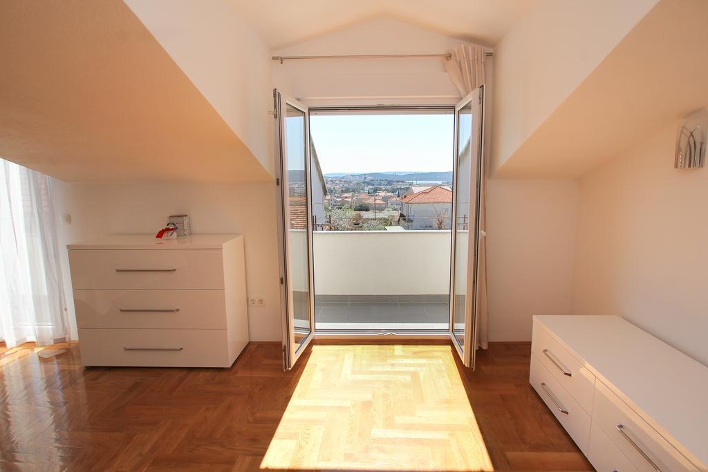 Apartman Dominik Трогир Екстериор снимка